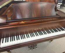 Decorative mahogany Yamaha baby grand - Grand Pianos